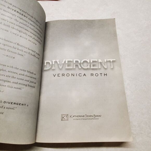 Divergent by Veronica Roth (2012, Paperback) - Picture 5 of 7